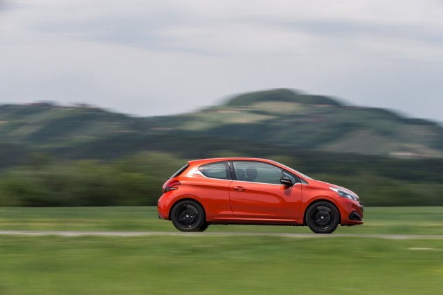 Peugeot 208 3 Doors photo 21