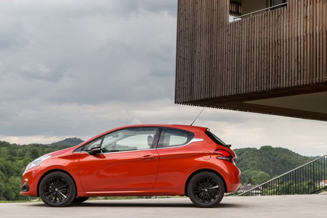 Peugeot 208 3 Doors photo 24