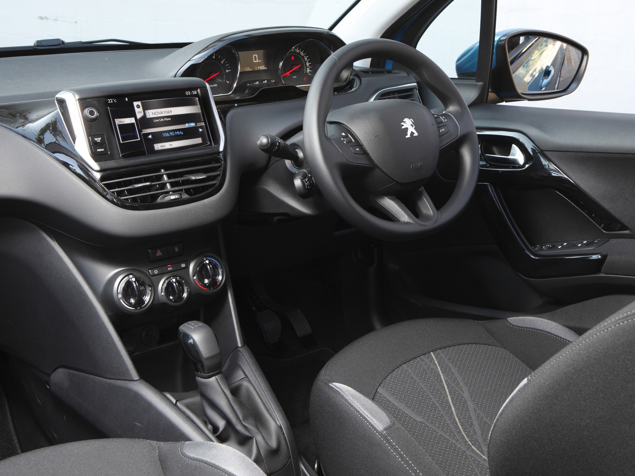 Peugeot 208 5 Doors photo 58