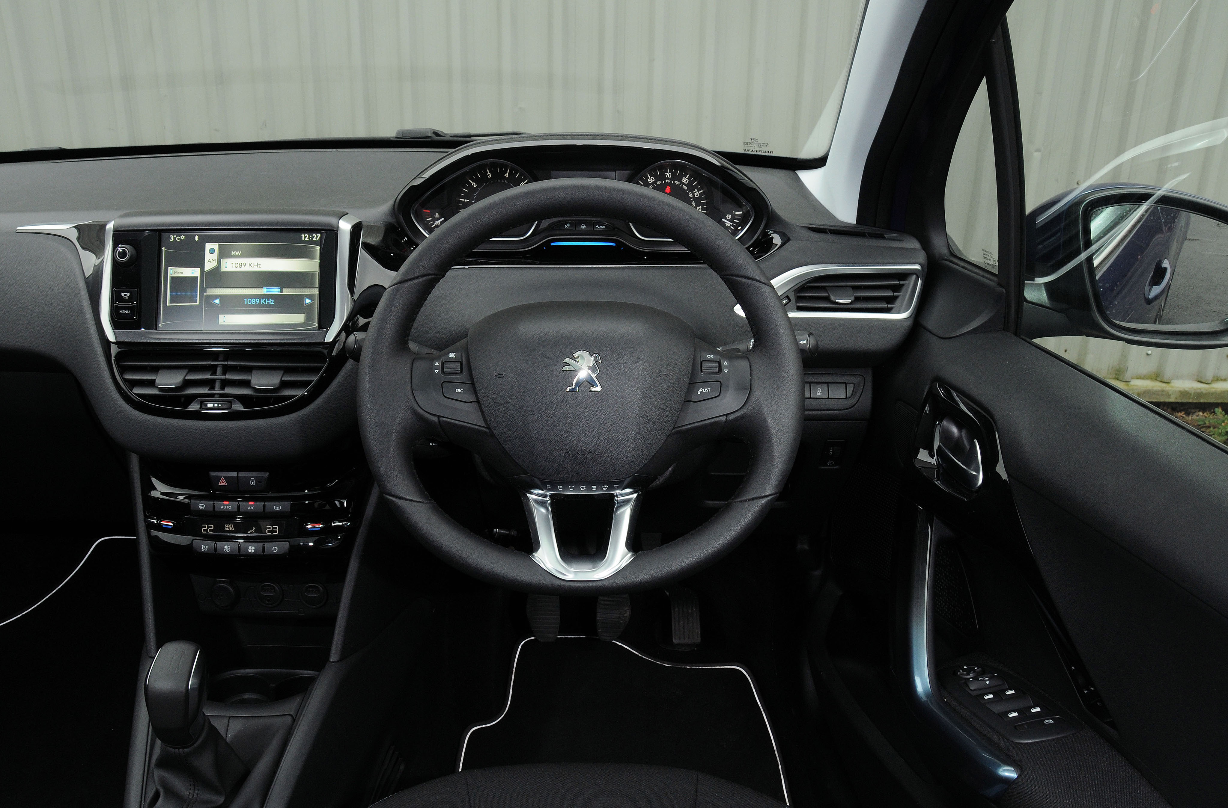 Peugeot 208 5 Doors photo 65
