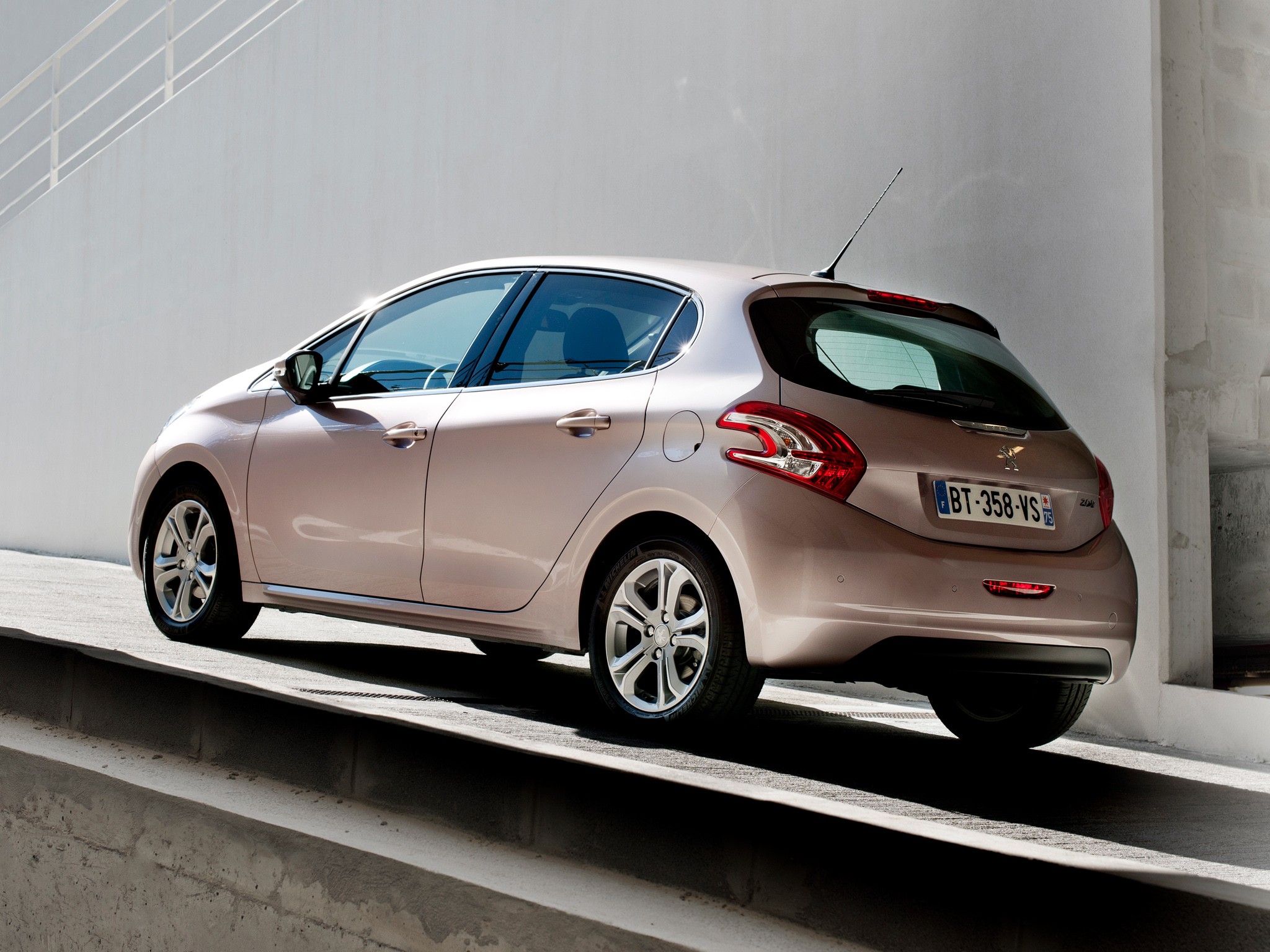 Peugeot 208 5 Doors photo 29