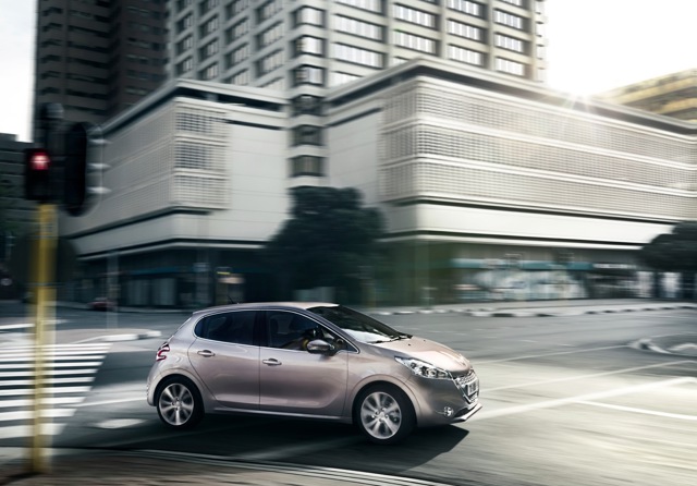 Peugeot 208 5 Doors photo 2