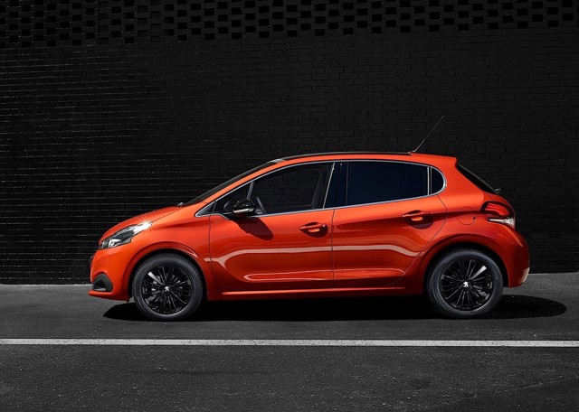 Peugeot 208 5 Doors photo 16