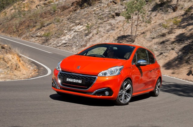 Peugeot 208 Gti photo 13