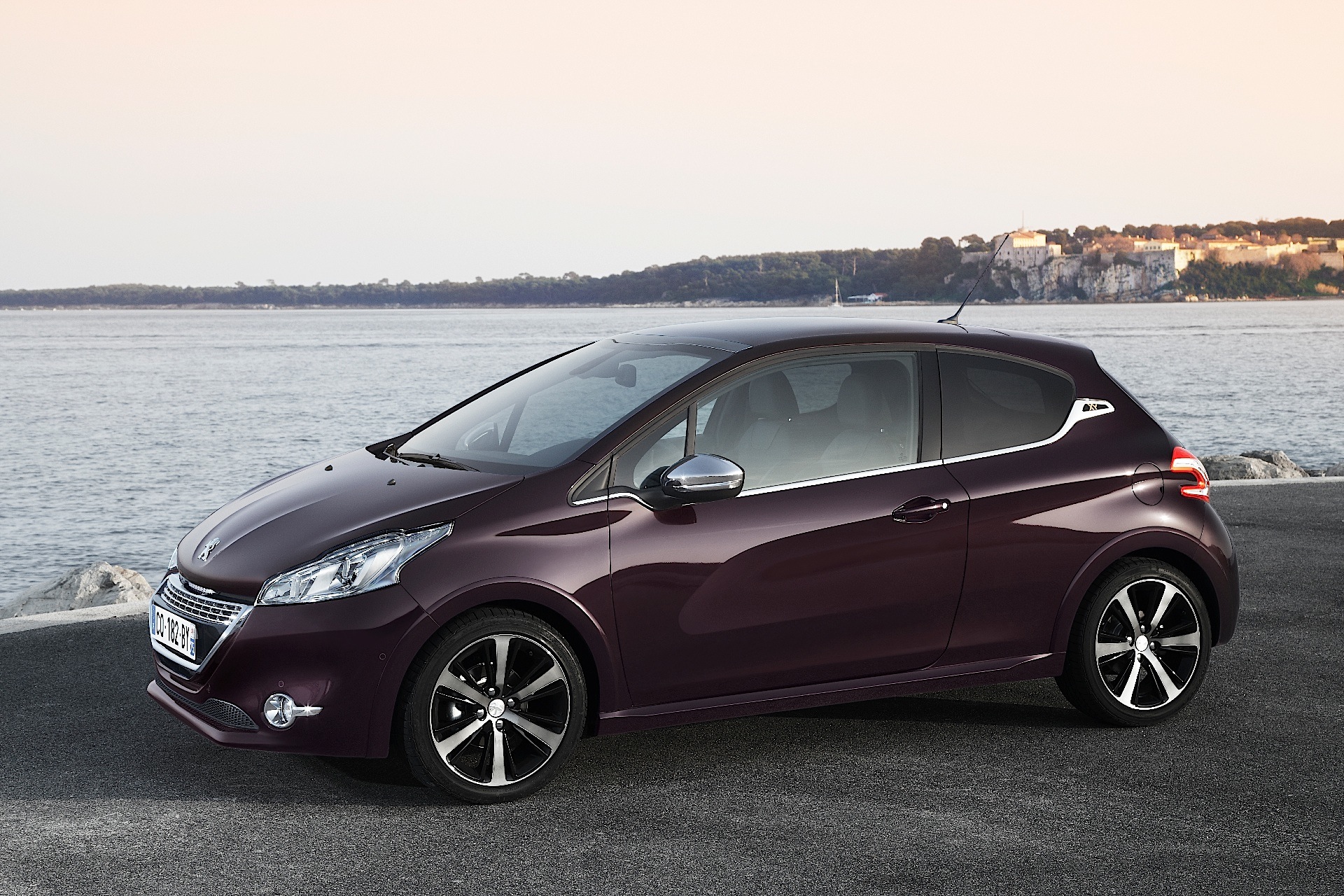 PEUGEOT 208 XY