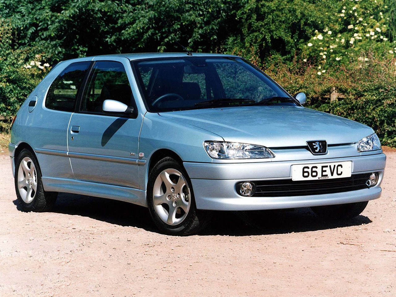 Peugeot 306 photo 8