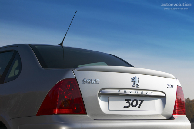 Peugeot 307 Sedan foto 1