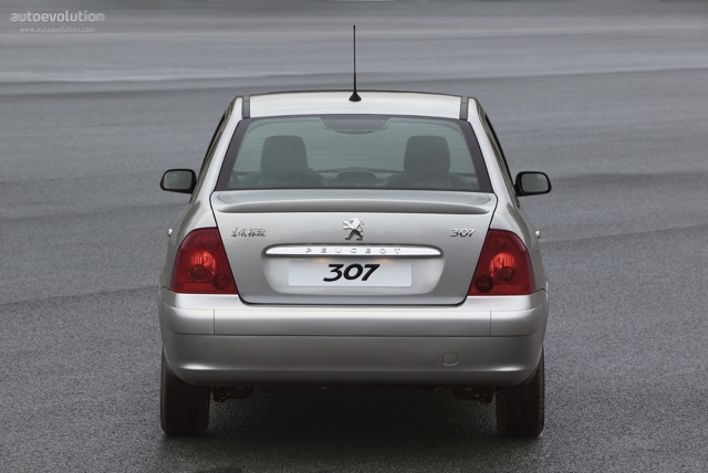 Peugeot 307 Sedan foto 3