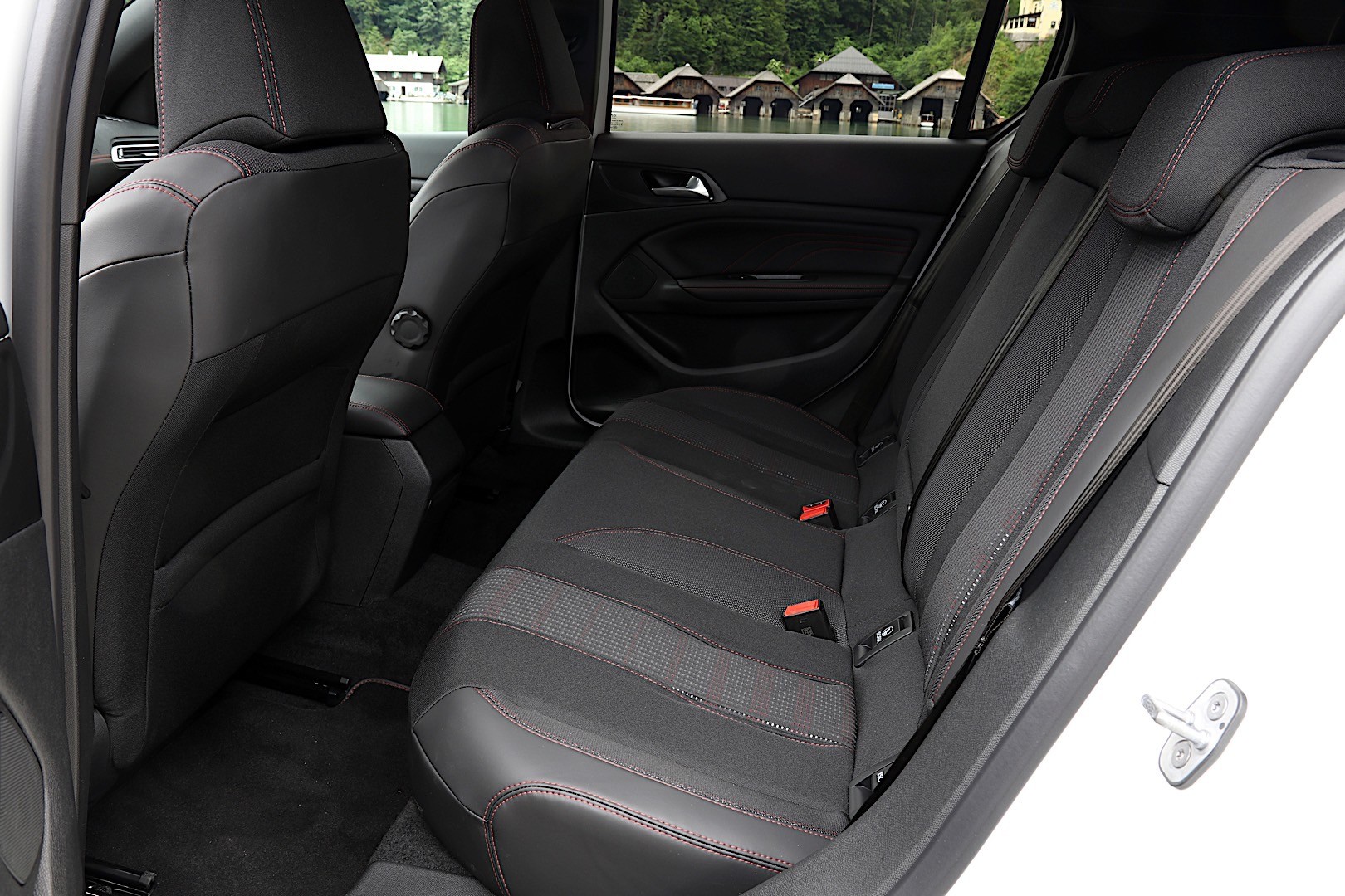 Peugeot 308 5 Doors photo 37