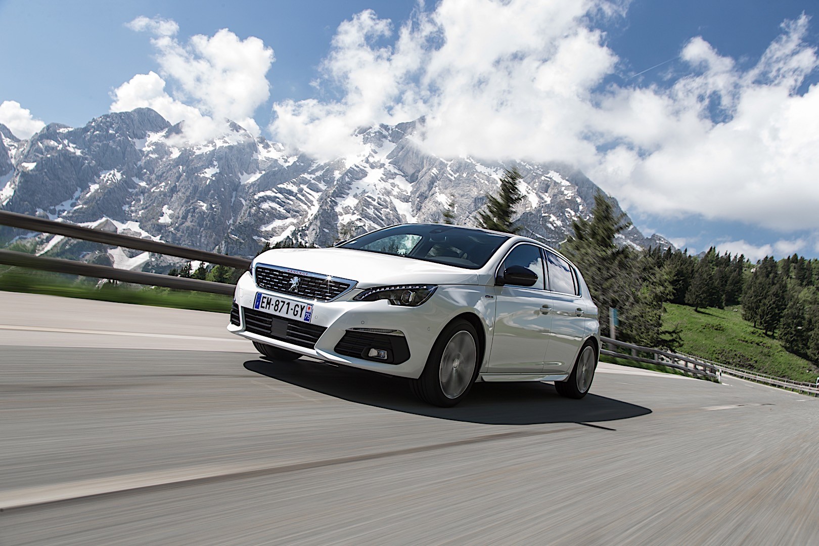 Peugeot 308 5 Doors photo 13