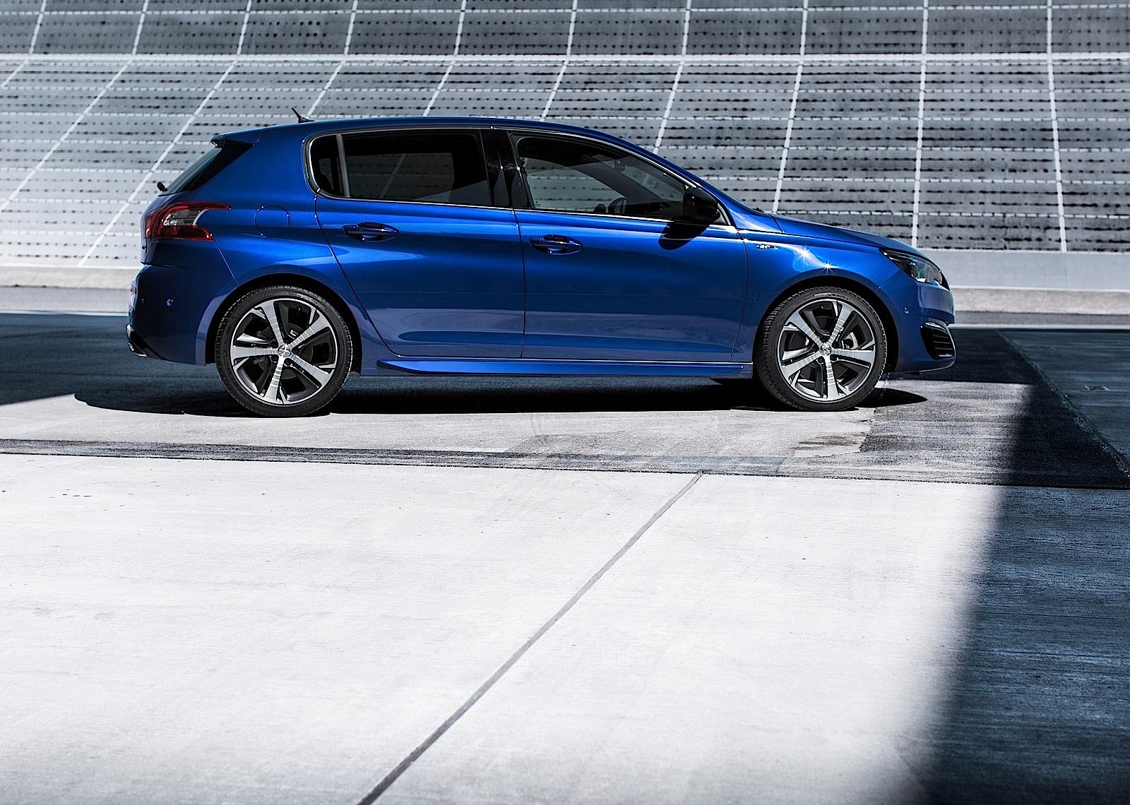 Peugeot 308 5 Doors photo 9
