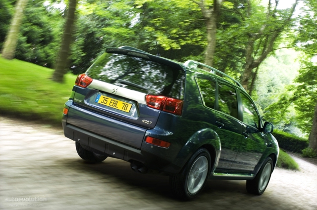 Peugeot 4007 photo 8