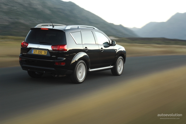 Peugeot 4007 photo 4