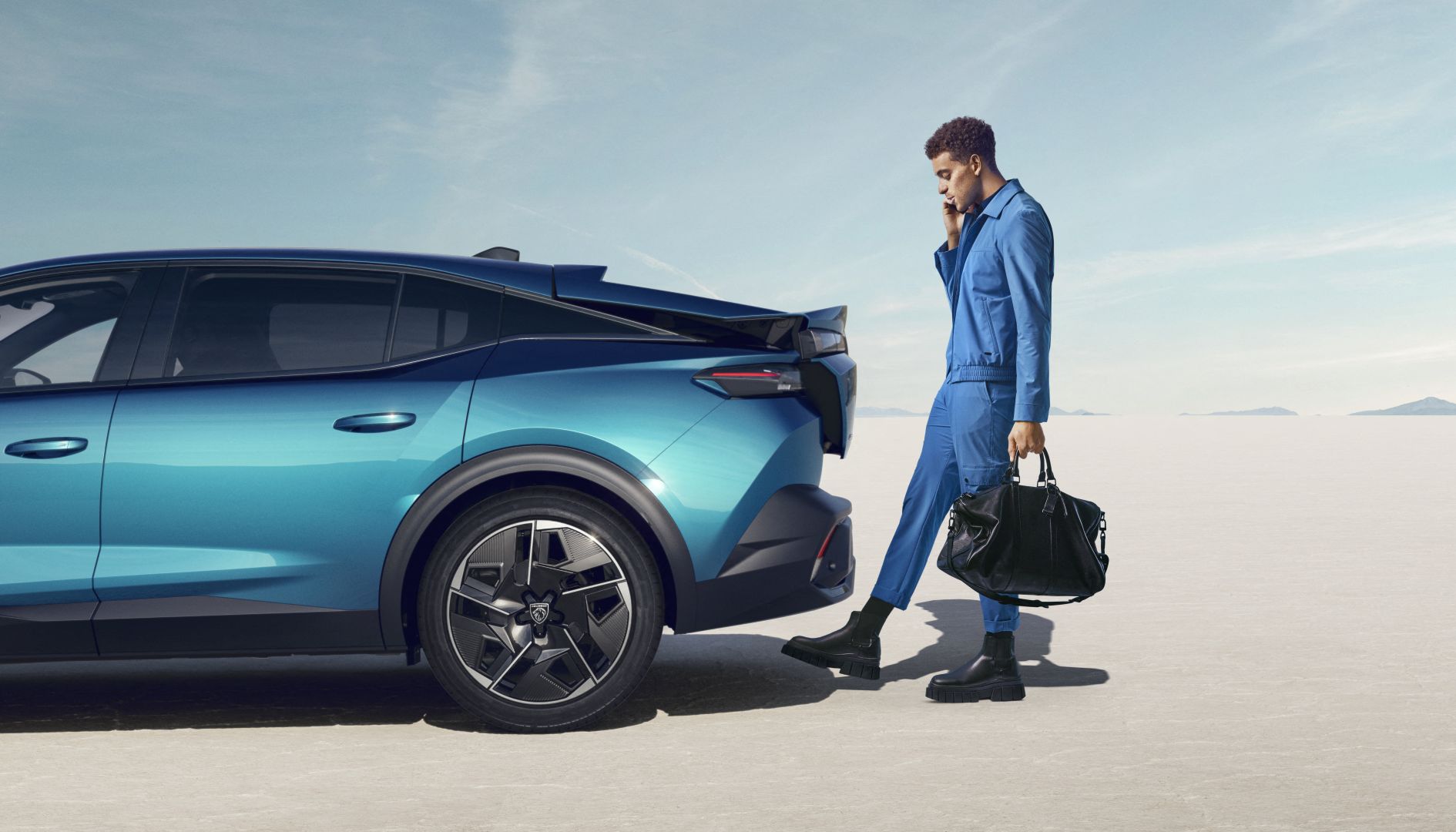 Peugeot 408 Fastback photo 2