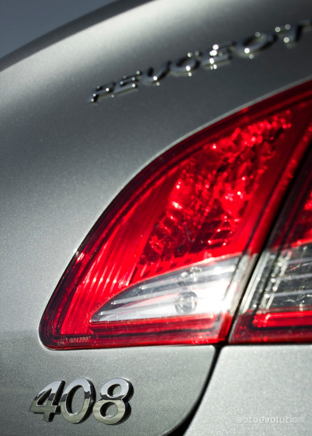 Peugeot 408 Sedan photo 11