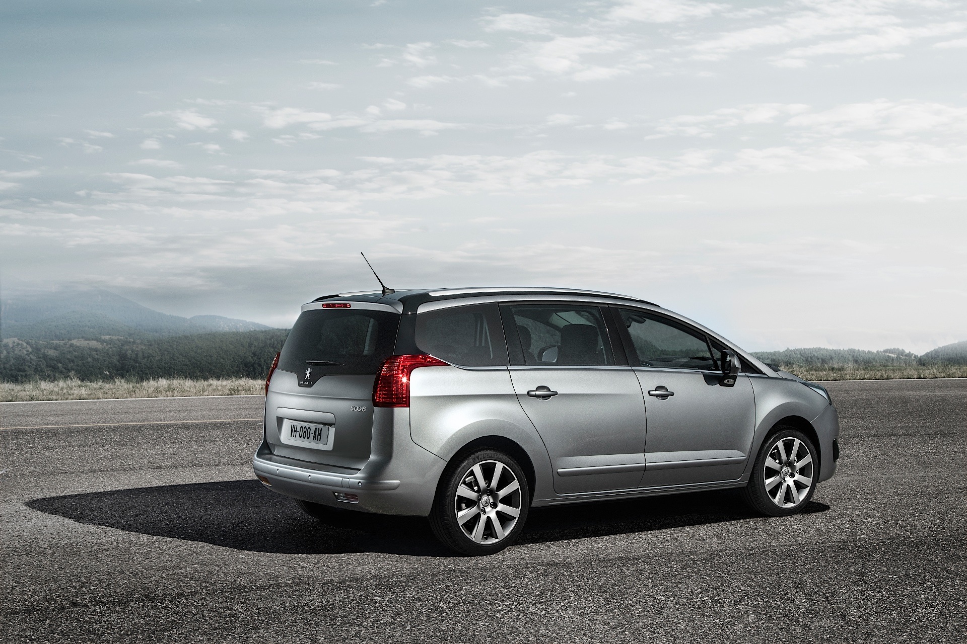 Peugeot 5008 photo 2