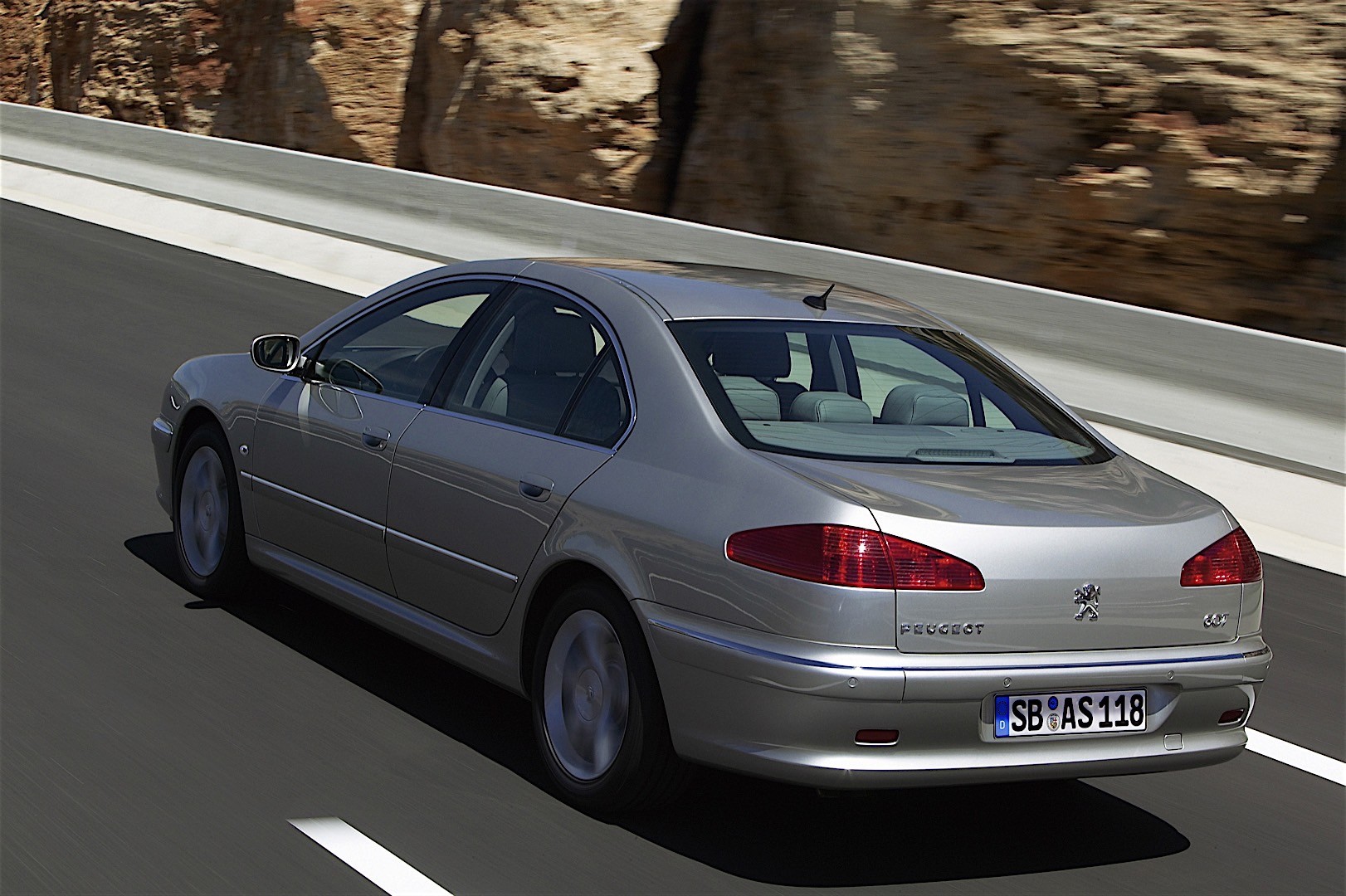 Peugeot 607 photo 6