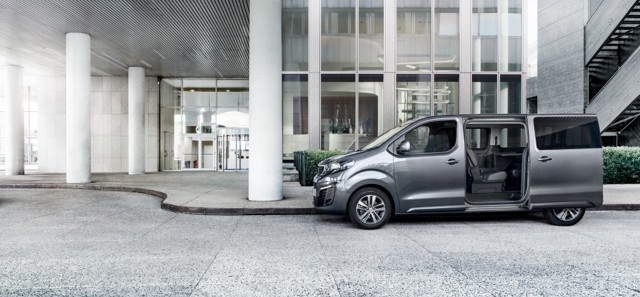 Peugeot Traveller photo 13