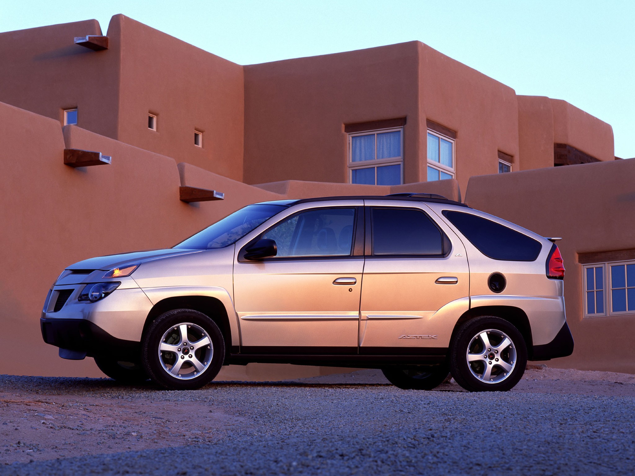Pontiac Aztek photo 9