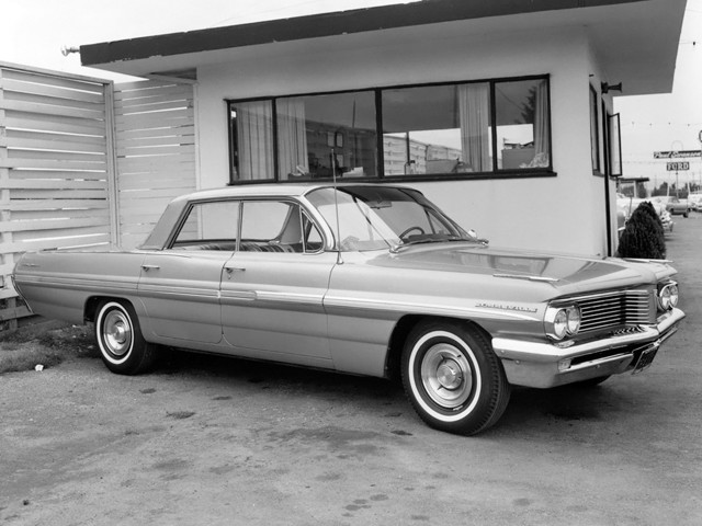 PONTIAC Bonneville