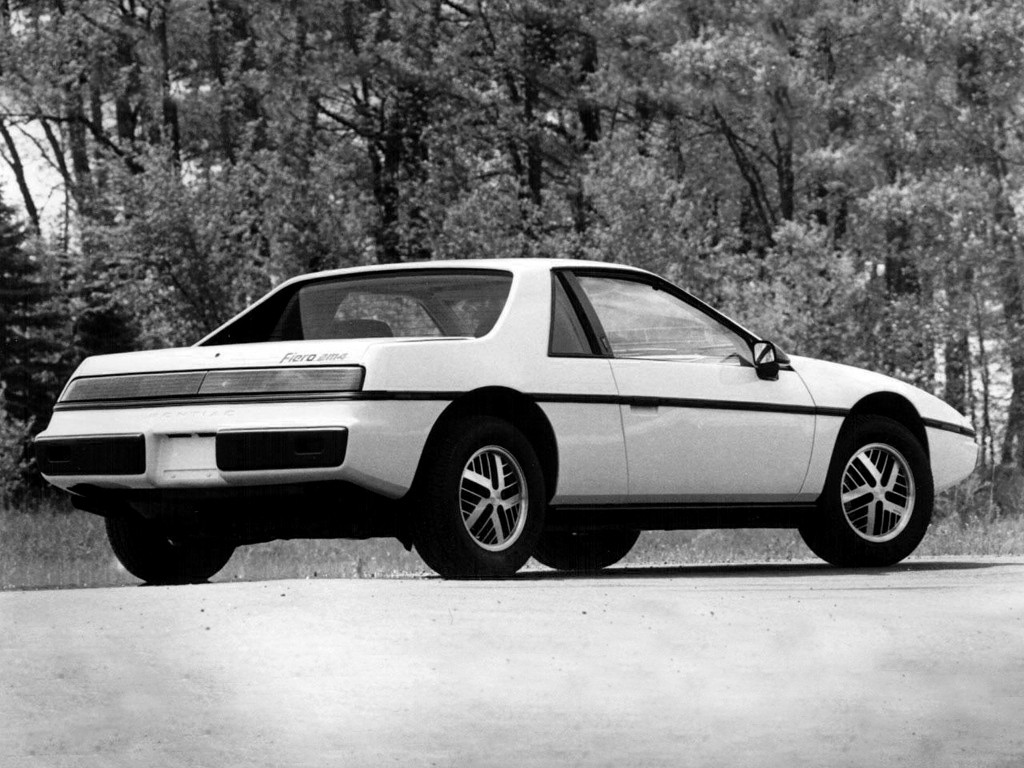Pontiac Fiero photo 7