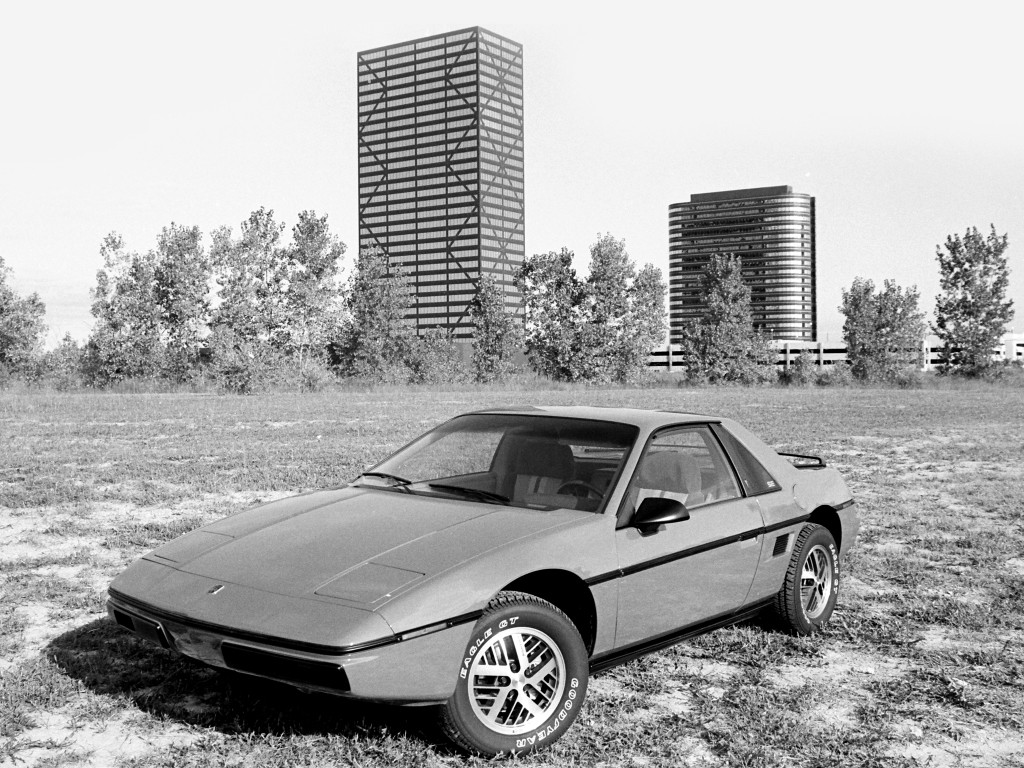 Pontiac Fiero photo 8