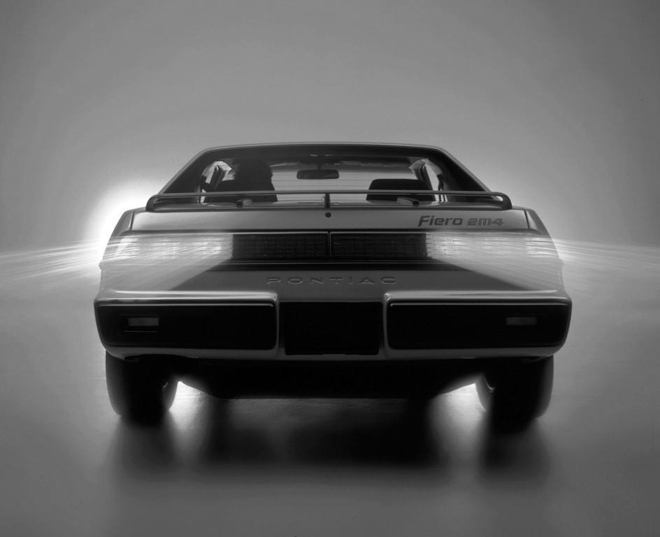 Pontiac Fiero photo 9