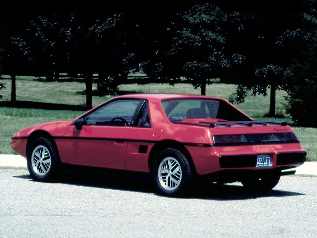 Pontiac Fiero photo 10