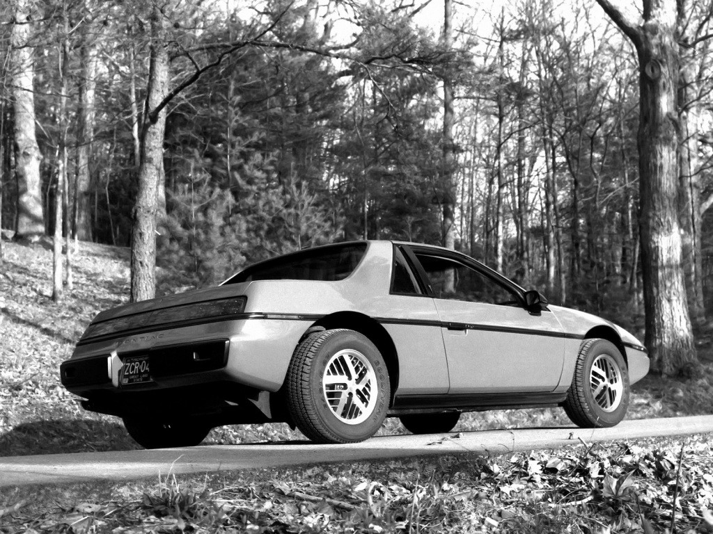 Pontiac Fiero photo 11