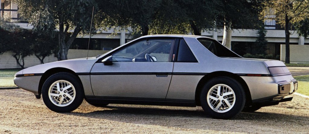 Pontiac Fiero photo 12
