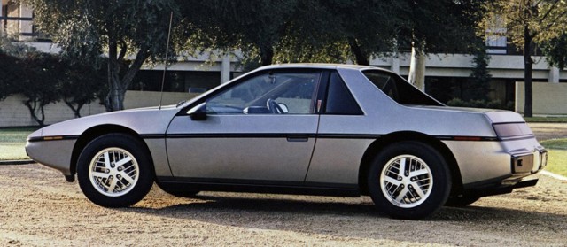 Pontiac Fiero photo 12