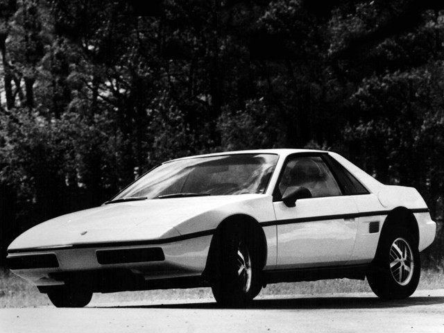 Pontiac Fiero photo 3
