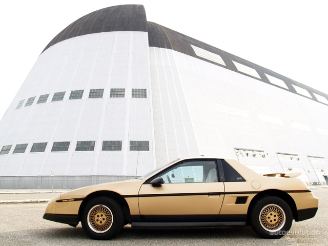 PONTIAC Fiero