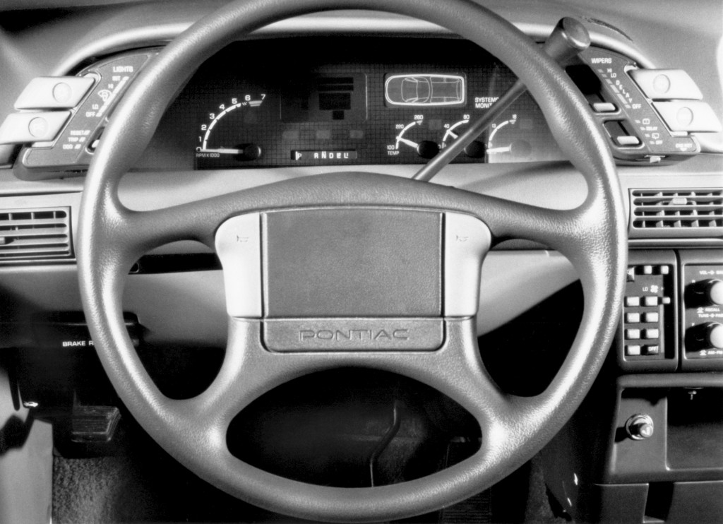 Pontiac Trans Sport photo 23