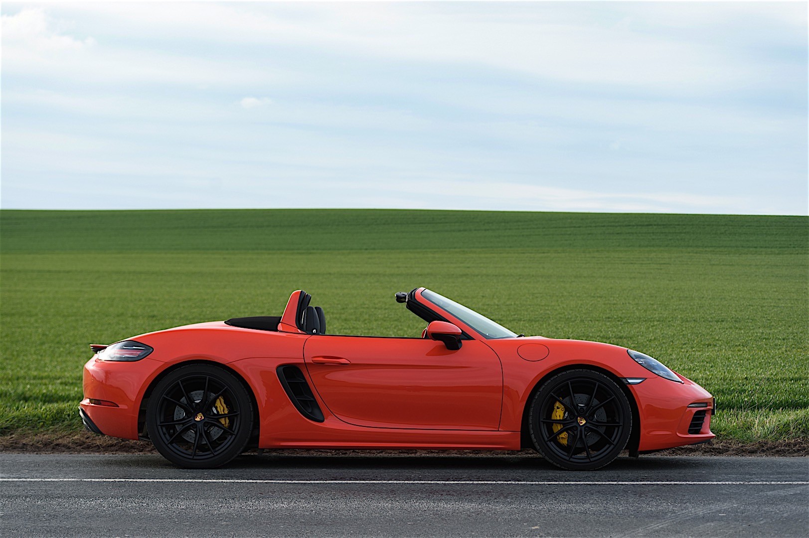 Porsche 718 Boxster S photo 26