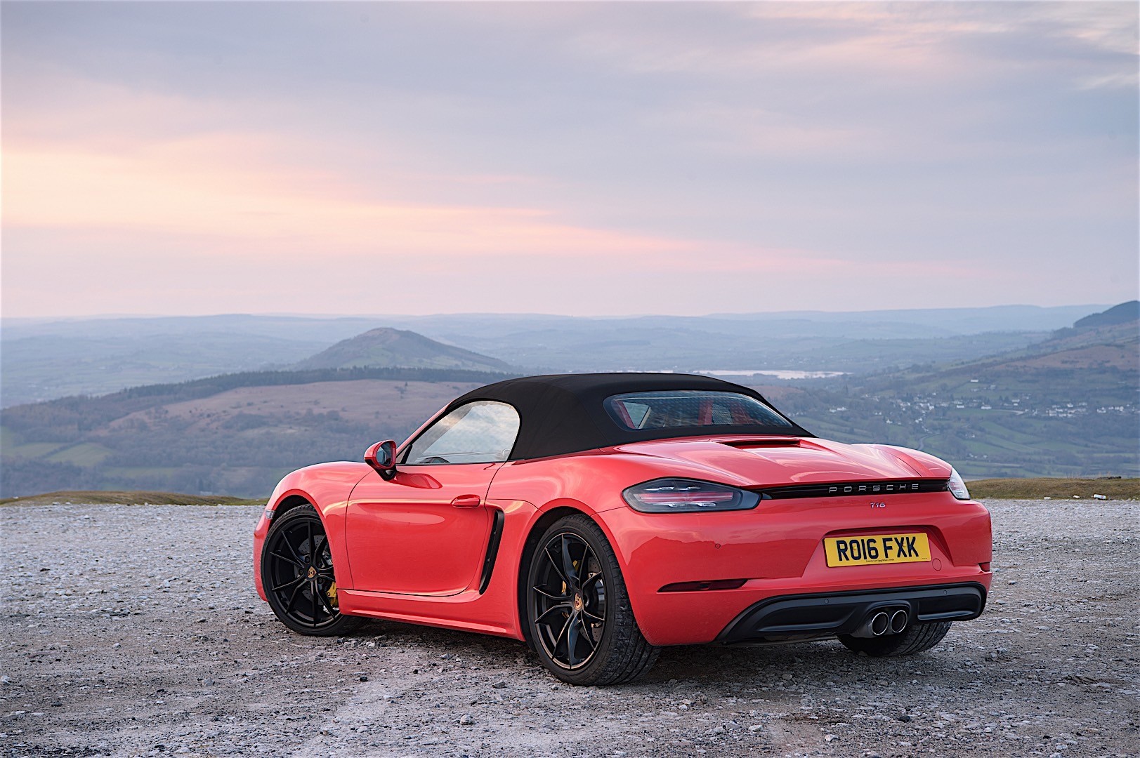 Porsche 718 Boxster S photo 39