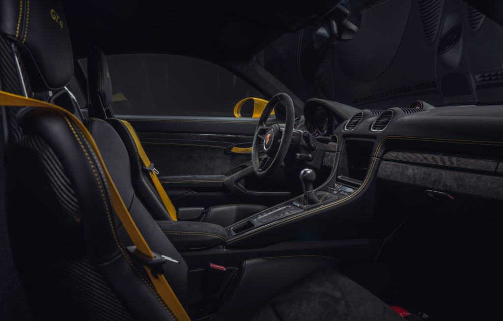 Porsche 718 Cayman Gt4 photo 16