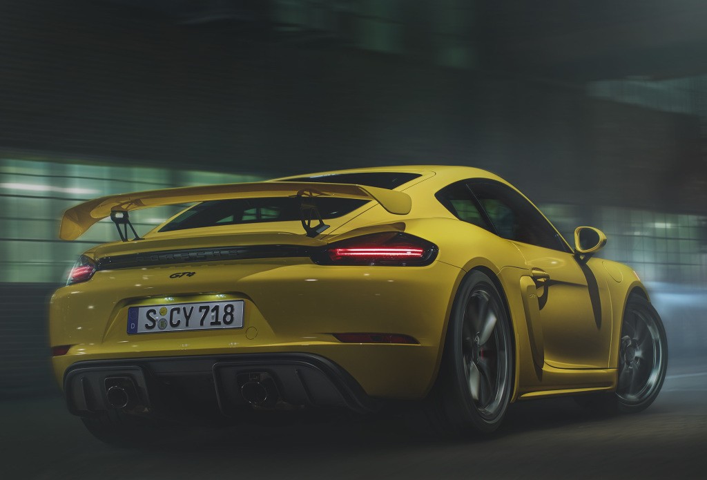 PORSCHE 718 Cayman GT4