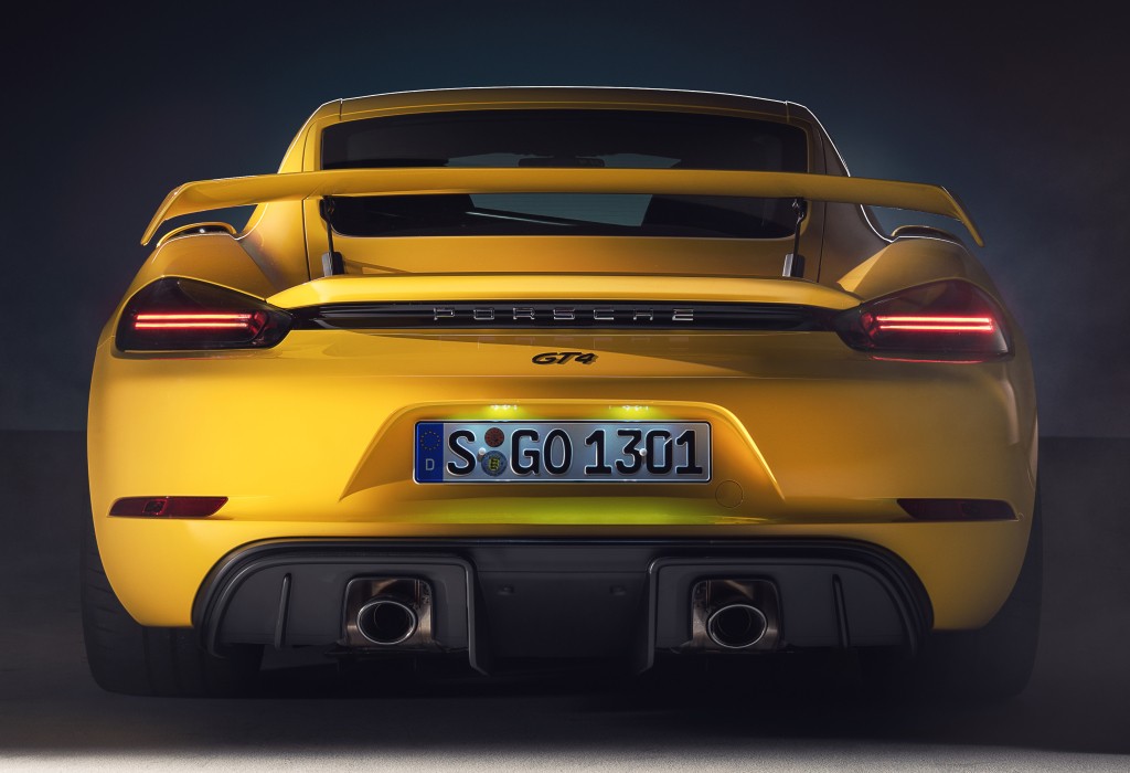 Porsche 718 Cayman Gt4 photo 2