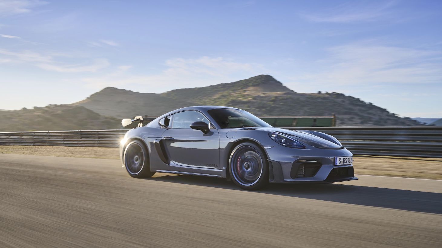 Porsche 718 Cayman Gt4 photo 10