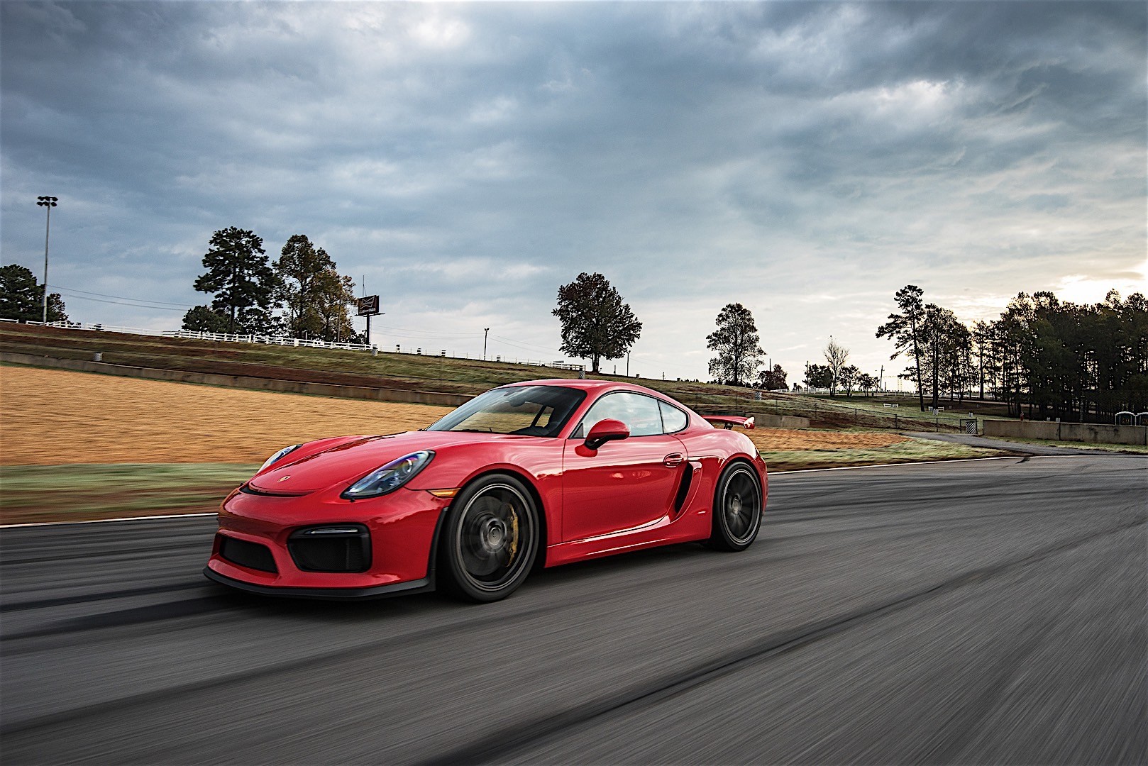 Porsche 718 Cayman Gt4 photo 2