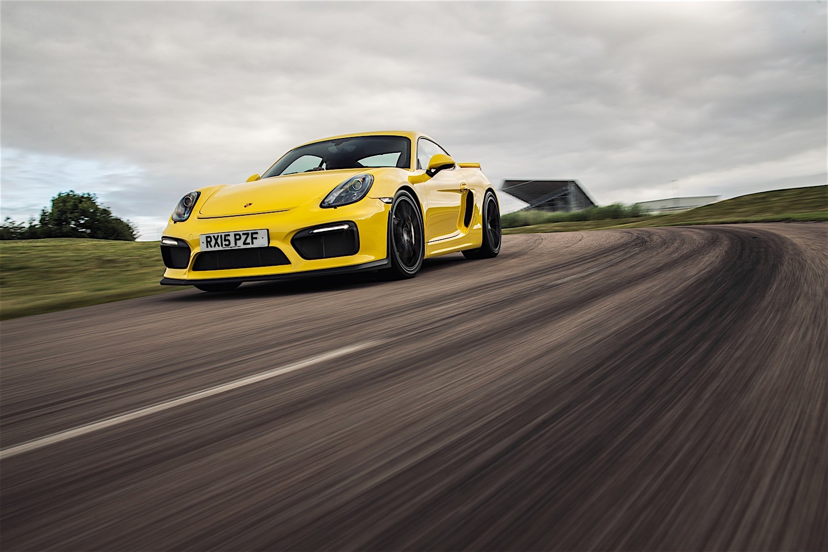 Porsche 718 Cayman Gt4 photo 28