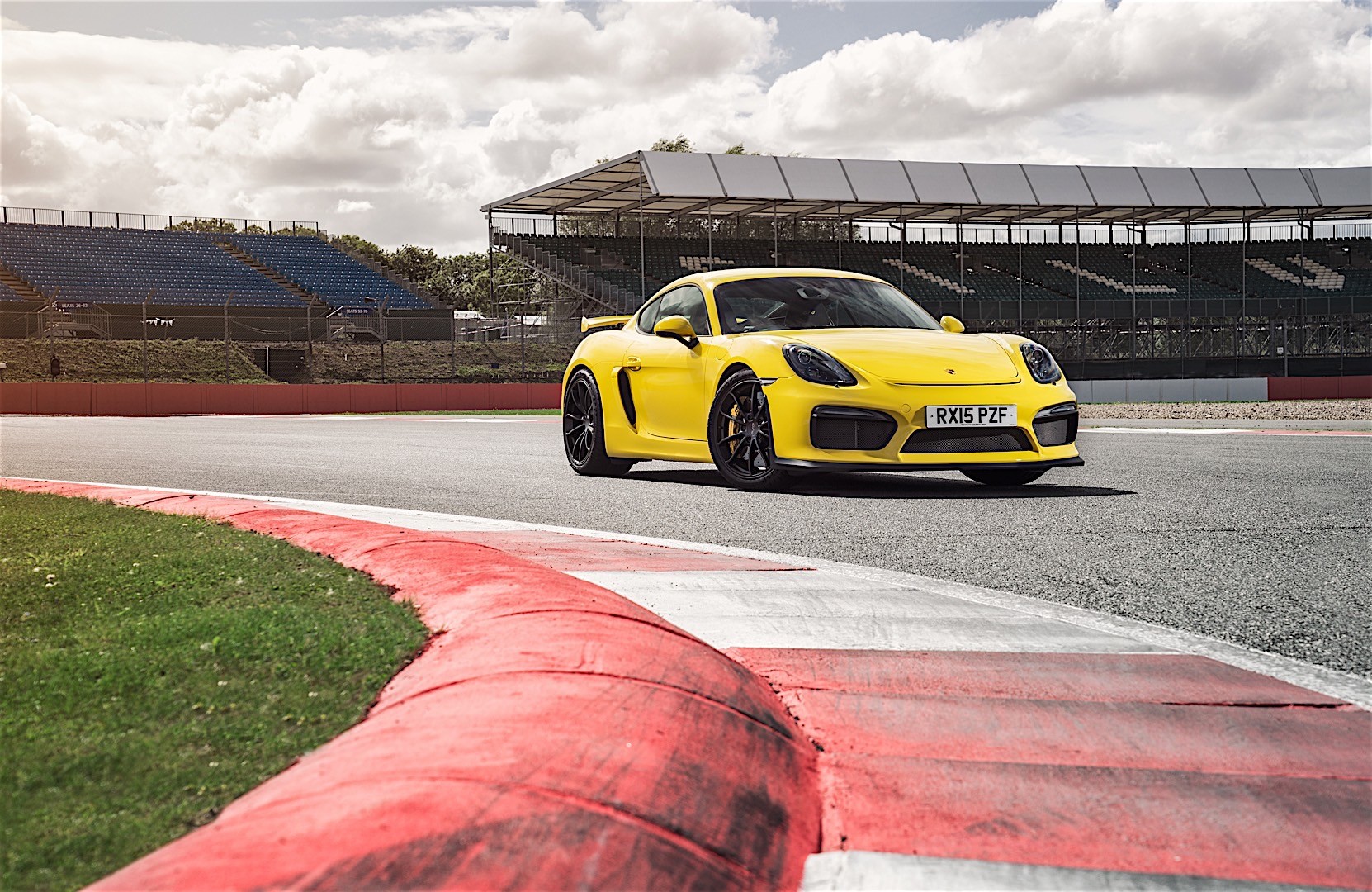 Porsche 718 Cayman Gt4 photo 31