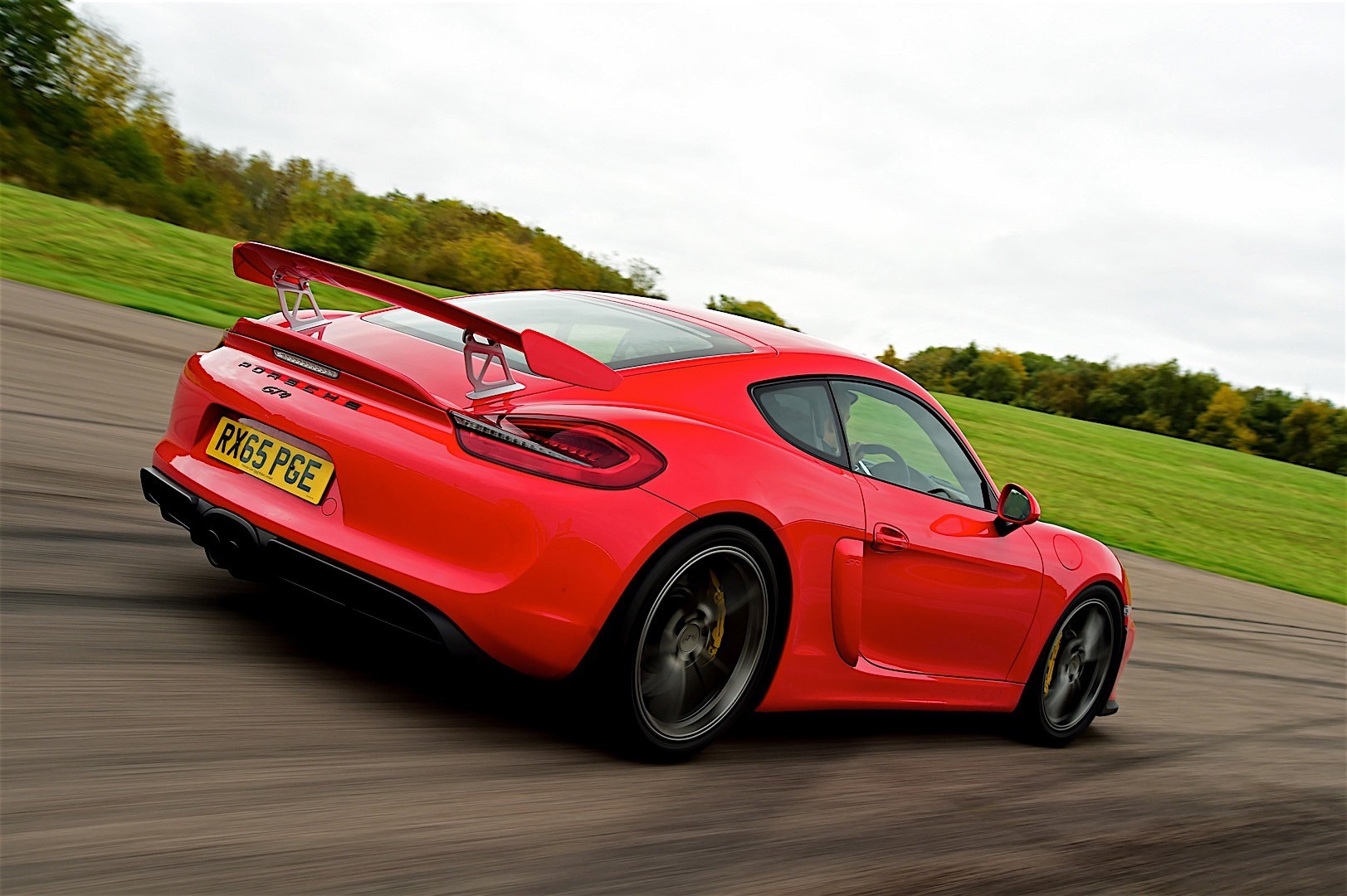 Porsche 718 Cayman Gt4 photo 33