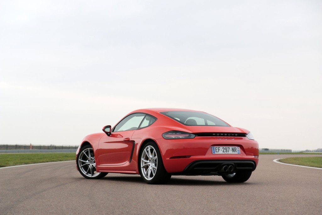 Porsche 718 Cayman S photo 30