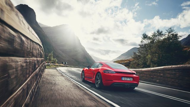 Porsche 718 Cayman foto 1