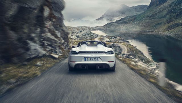 Porsche 718 Spyder photo 2