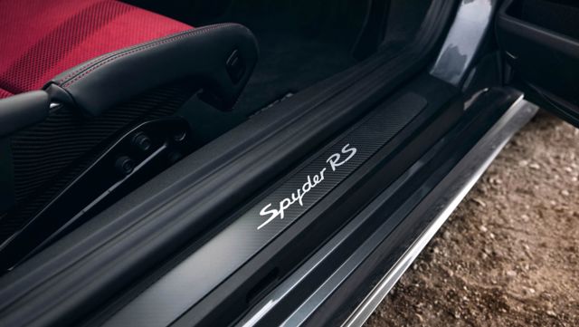 Porsche 718 Spyder photo 11