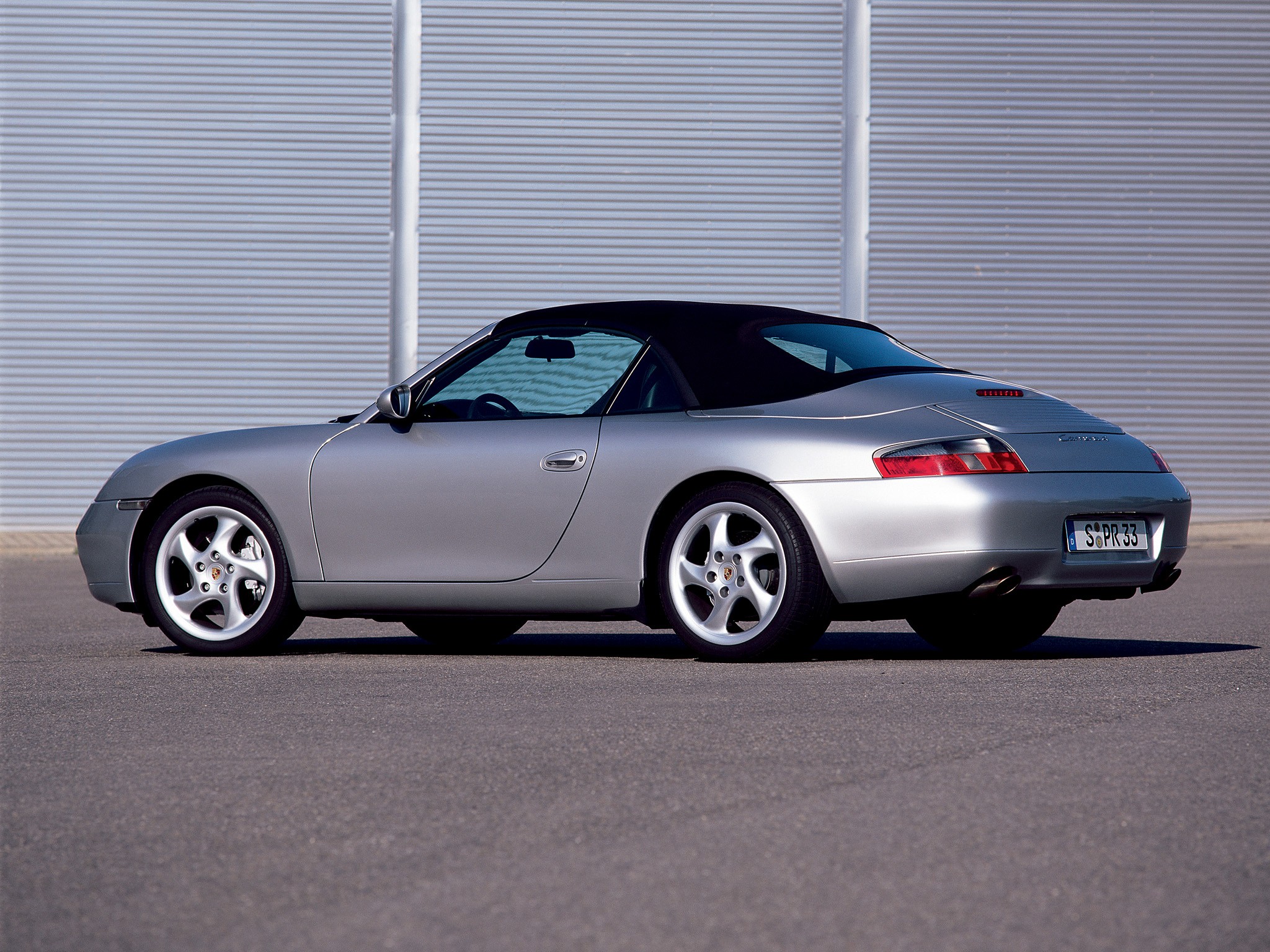 Porsche 911 Carrera 4 Cabriolet photo 18