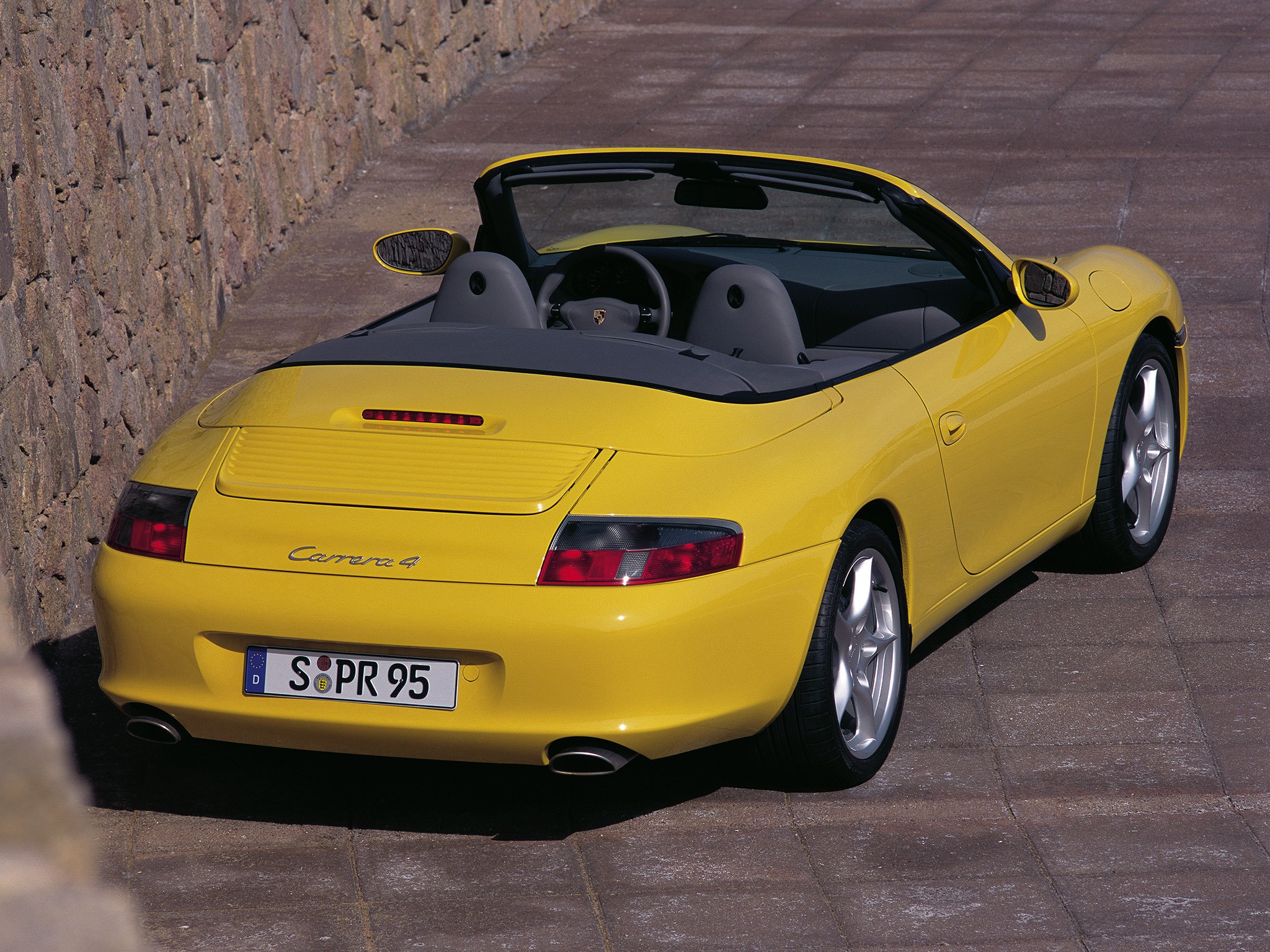 Porsche 911 Carrera 4 Cabriolet photo 10